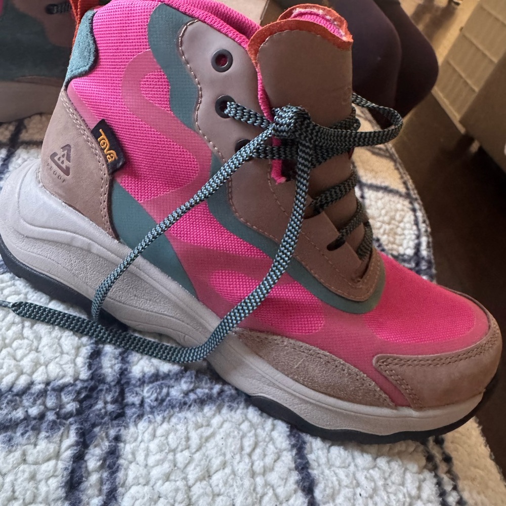 Teva womanPink and Brown pink boots